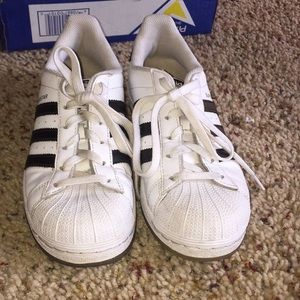 Superstar adidas, worn a handful of times